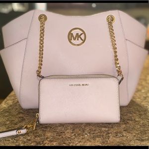 Michael kors purse and matching wallet